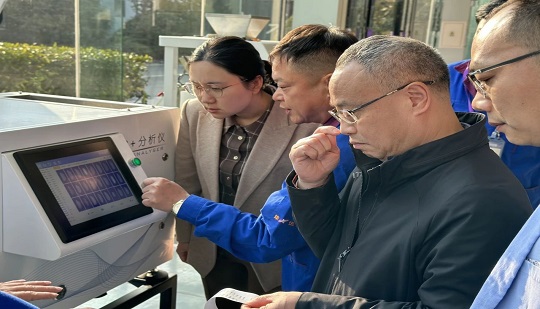 Director Cao Yuefang of the Provincial Grain and Material Reserve Bureau and Leaders of the Grain and Oil Market Newspaper Visited Jiexun